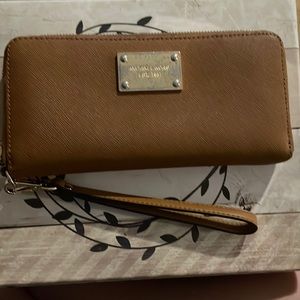 Michael Kors Jet Set Around Leather Wallet Wristlet Camel